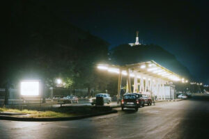 Hungary, 1966. Budapest XI. Műegyetem rakpart, petrol station. - Image source: Fortepan 252289 / FŐMTERV / Domonkos Endre