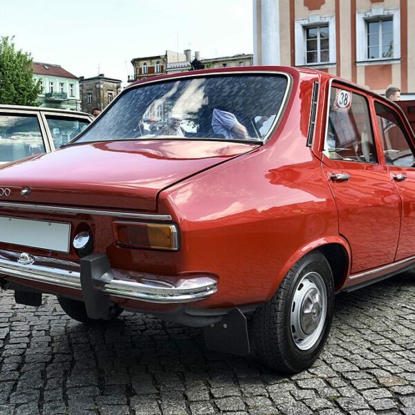 dacia-1300-back-wiki-Abrimaal