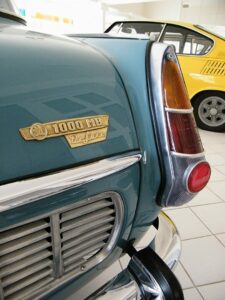 A Skoda 1000-MB hátuljának részlete az ikonikus lámpabúrával.